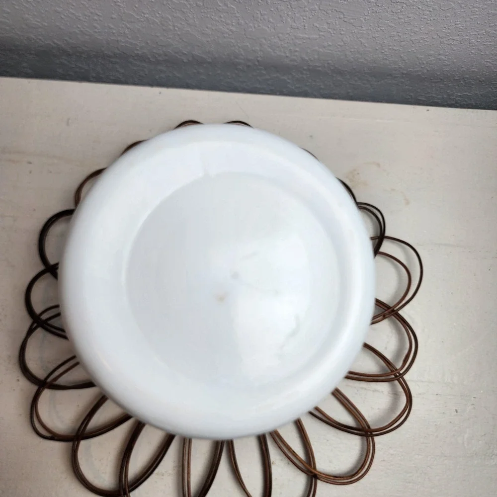 Vintage E.O.‎ Brody Milk Glass Vase, Beautiful Lines and White Prinstine Glass